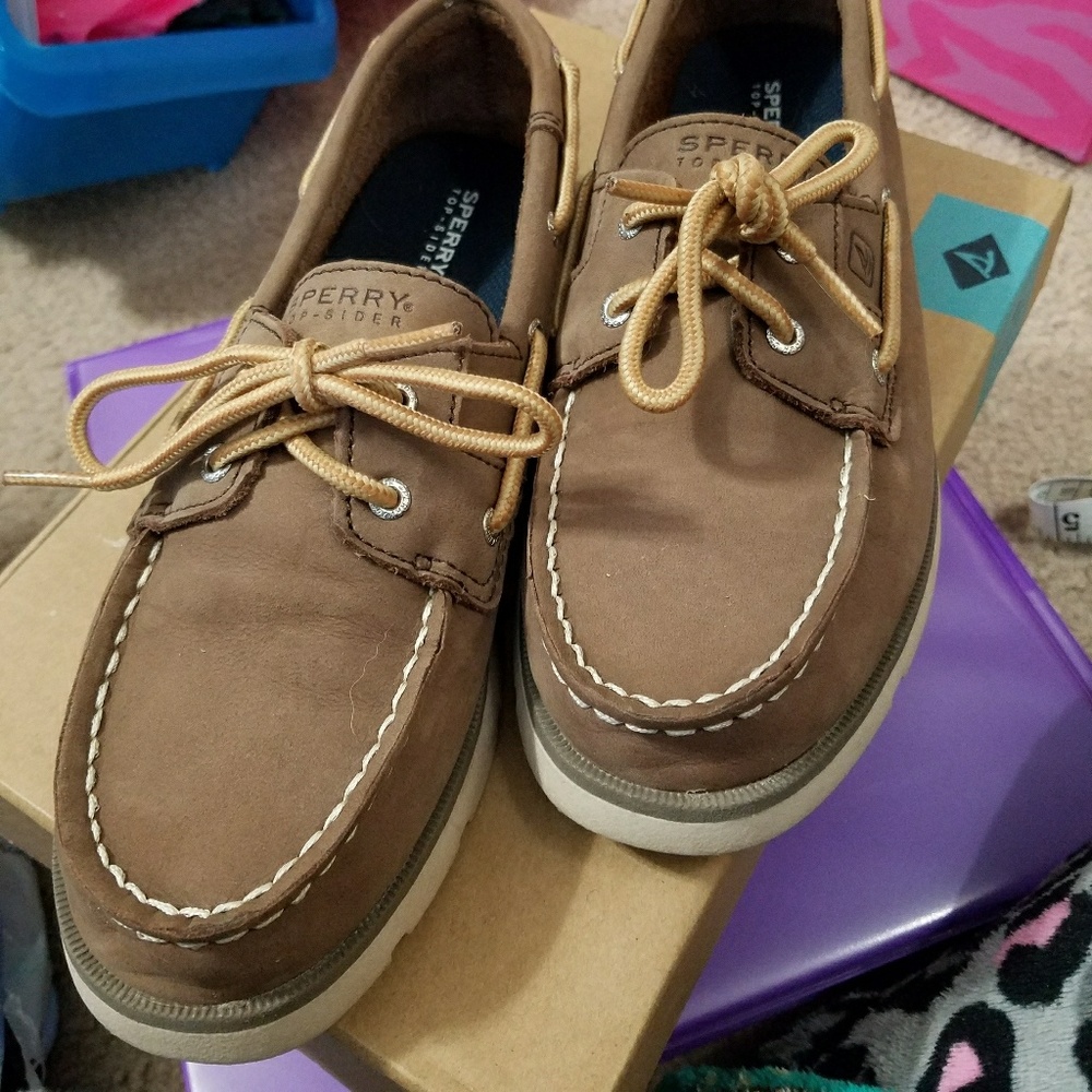 *New* Youth Sperry shoes Size 3.5